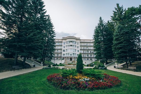 Фасад санатория в Кисловодске — фото 10
